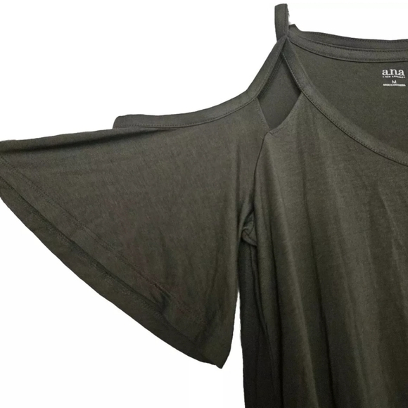 A.n.a A New Approach Womans Cold Shoulder Top Green Nwot Size Medium - Picture 2 of 4